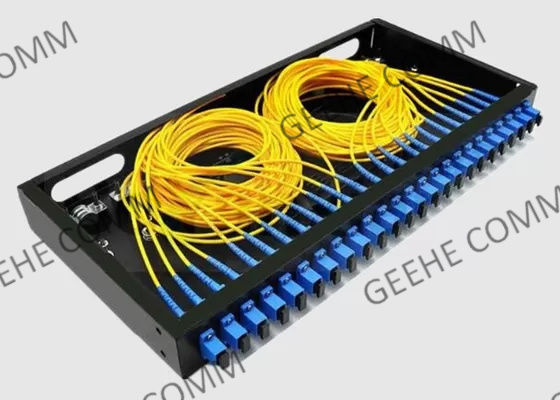 FTTH 1U 19のインチ24アダプターが付いている左舷繊維パッチ盤